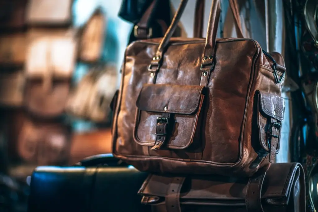 Leather travelling bags